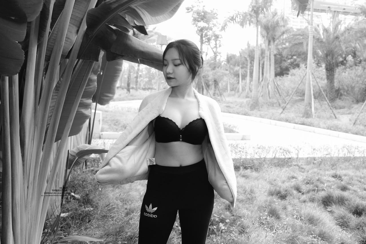 19P Seductive Vietnamese model Jessica Nguyen posing in her cute outfit in public