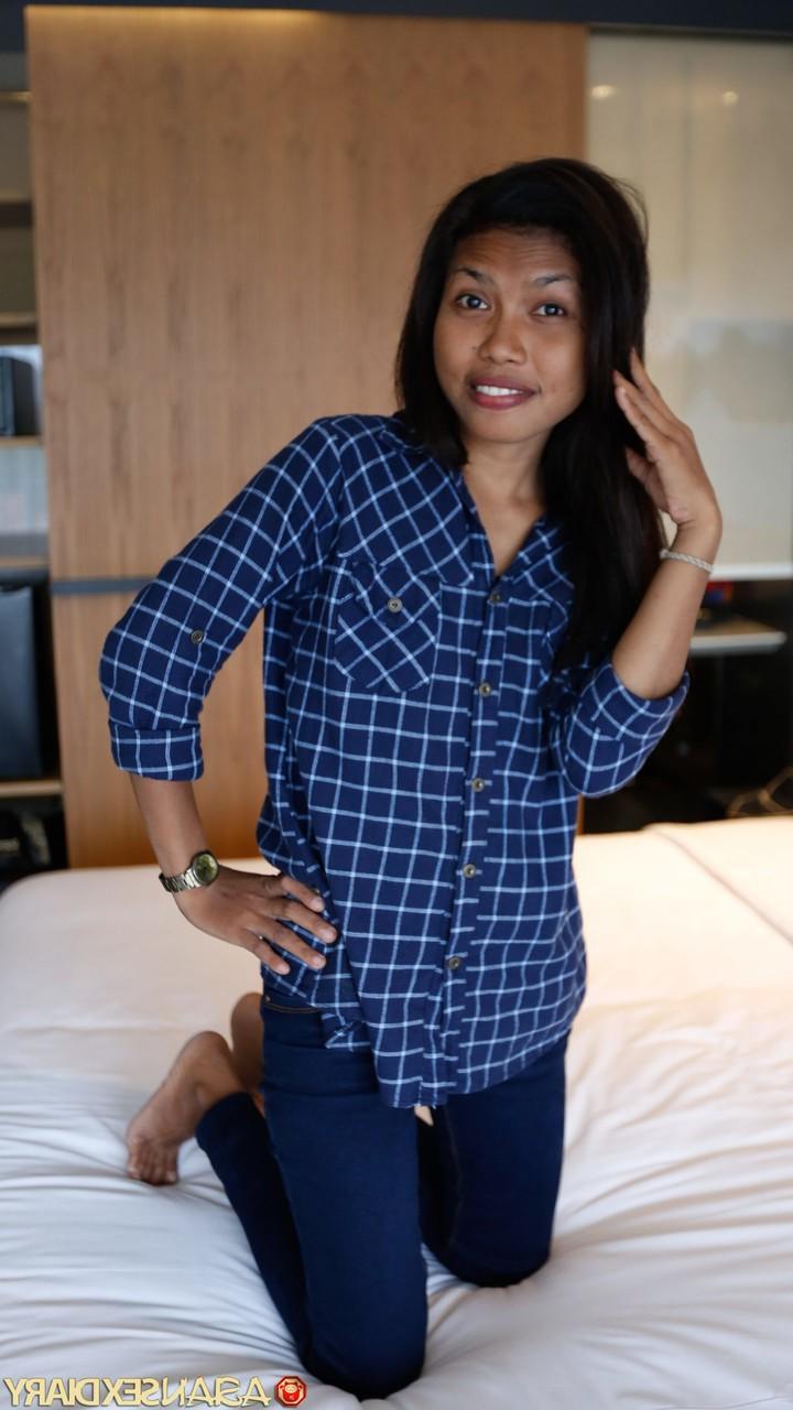 20P Das schöne malaysische Babe Asha wird von einem Fremden im POV gefickt und vollgespritzt