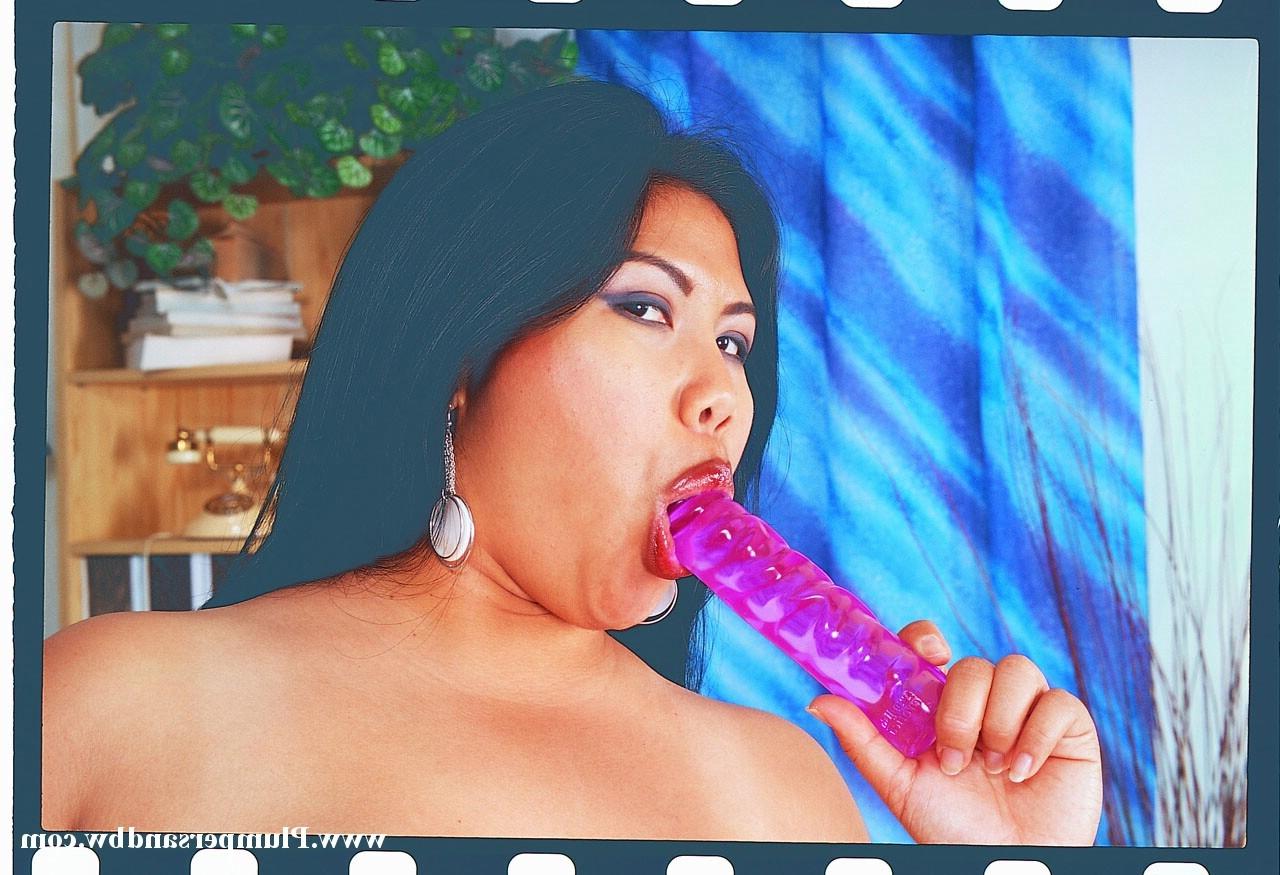 20P Chubby mature brunette Aurora rubs and toys her fat pussy on the bed