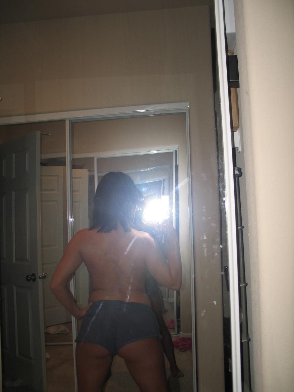 20P Morena amateur muestra sus grandes tetas en una sesión de fotos desnuda