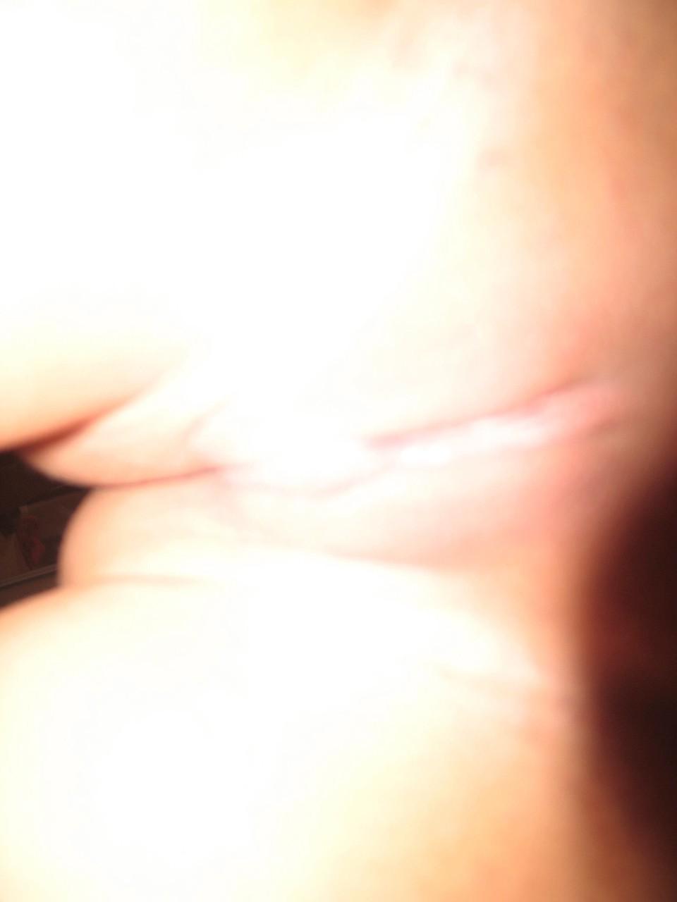 20P Morena amateur muestra sus grandes tetas en una sesión de fotos desnuda