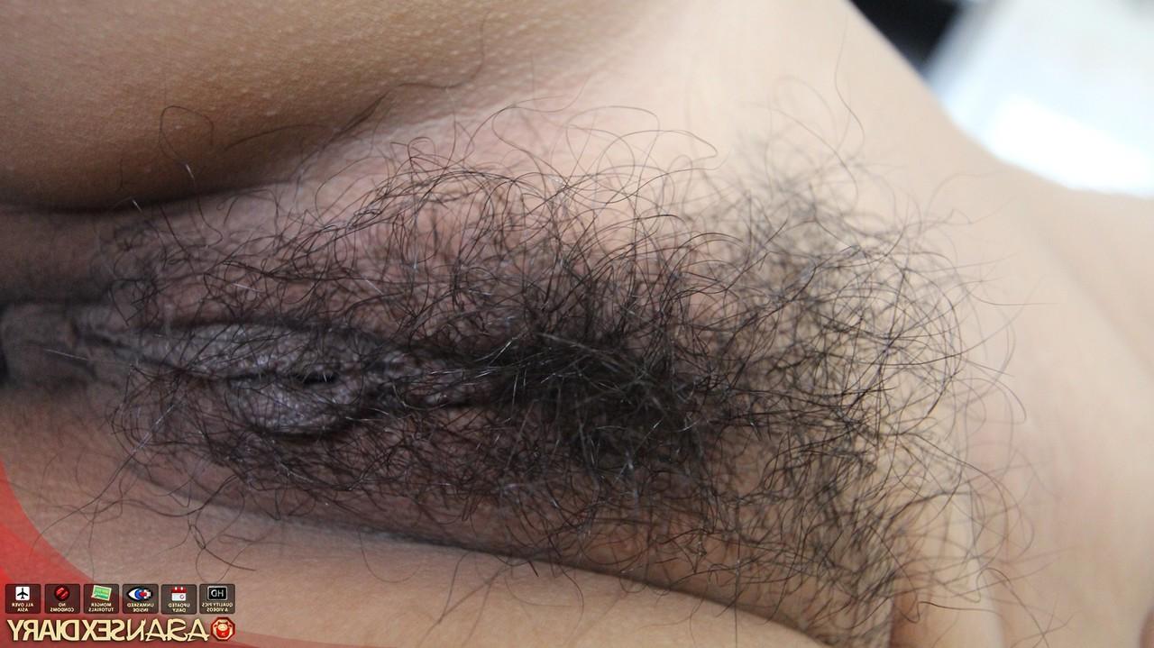 15P アジア人アマチュアのジアウはセックス後に茂みから精液が漏れたまま放置される