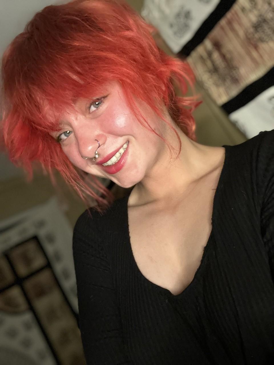 11P OnlyFans vagabunda ruiva Abby expondo seu grande saque no espelho