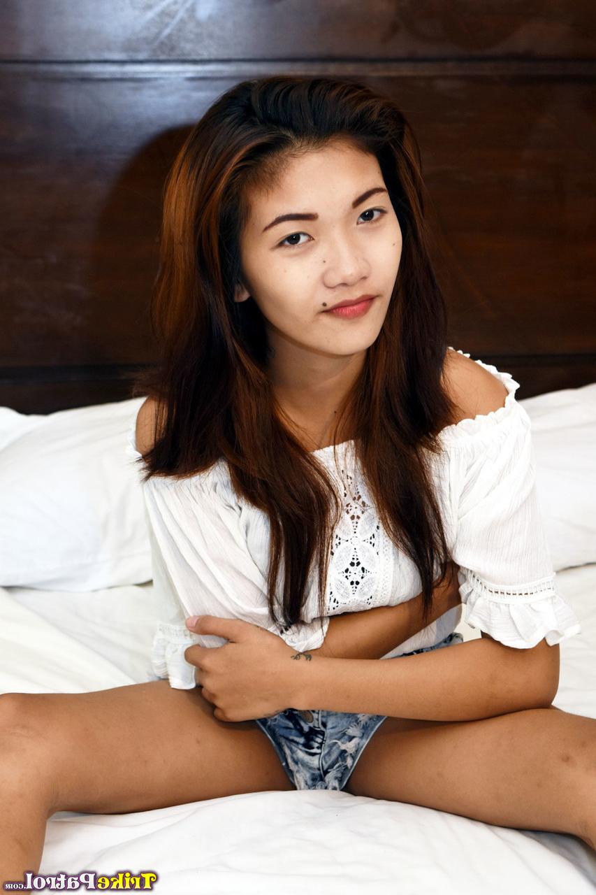 20P A linda adolescente filipina Joy Sauro recebe sua deliciosa buceta desossada e gozei