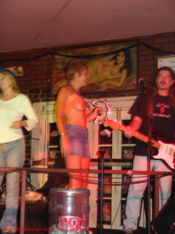 20P Amateur swinger with big tits Tracy Lick exposes her attributes in a night bar