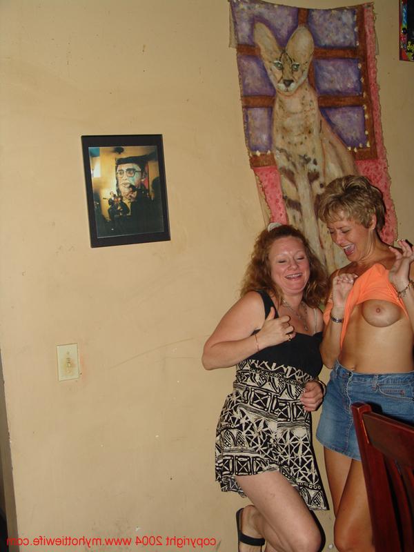 20P Amateur swinger with big tits Tracy Lick exposes her attributes in a night bar