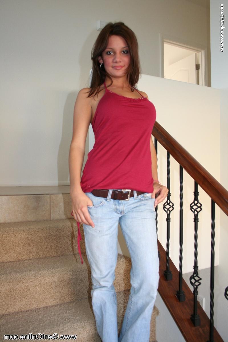 20P Cute babe with big tits Leslie B strips naked in the hallway of her building