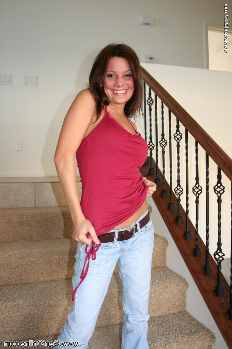 20P Cute babe with big tits Leslie B strips naked in the hallway of her building