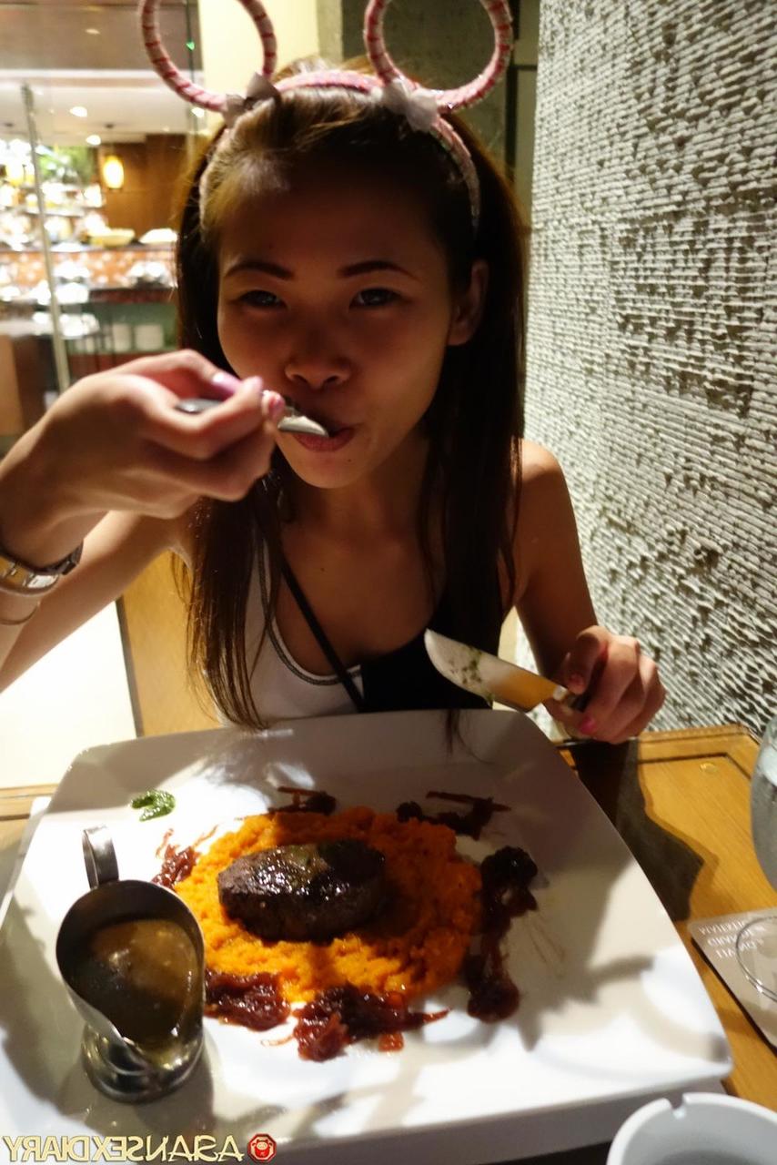20P Pata amadora asiática mostra seu corpo magro e é fodida em ação POV