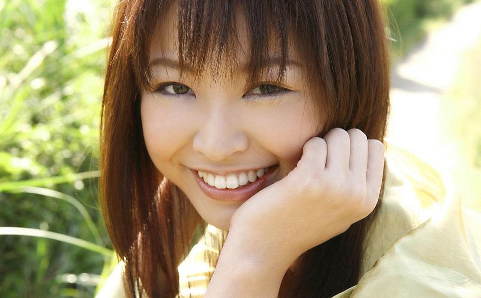 16P La guapa japonesa Hara Sarasa se desnuda en bikini después de un paseo en bicicleta