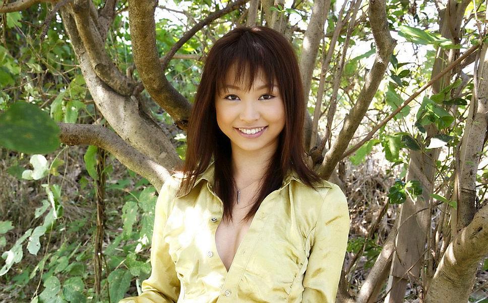 16P La guapa japonesa Hara Sarasa se desnuda en bikini después de un paseo en bicicleta
