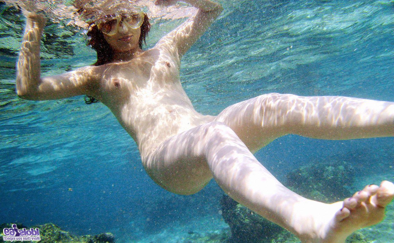 16P Japanese model Nao Yoshizaki goes skinny dipping while hanging at the beach