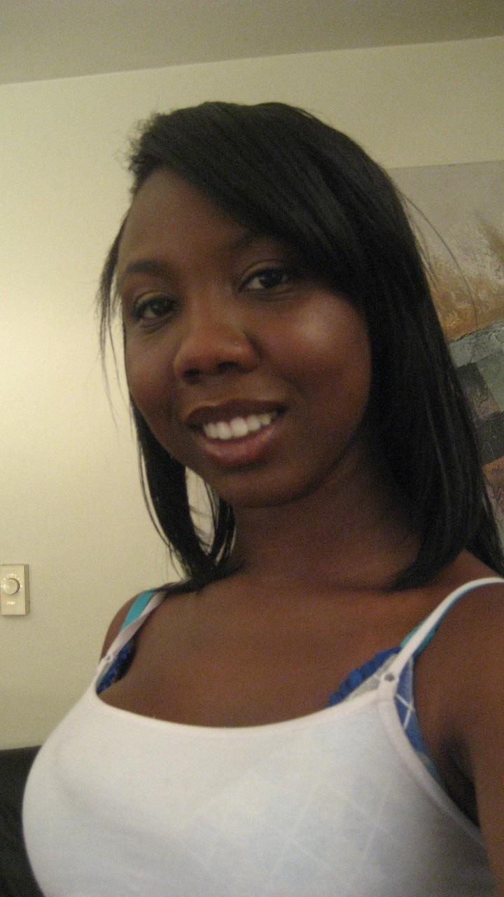 20P A negra amadora Elisha Turner expõe seus peitos e poses para selfies sensuais