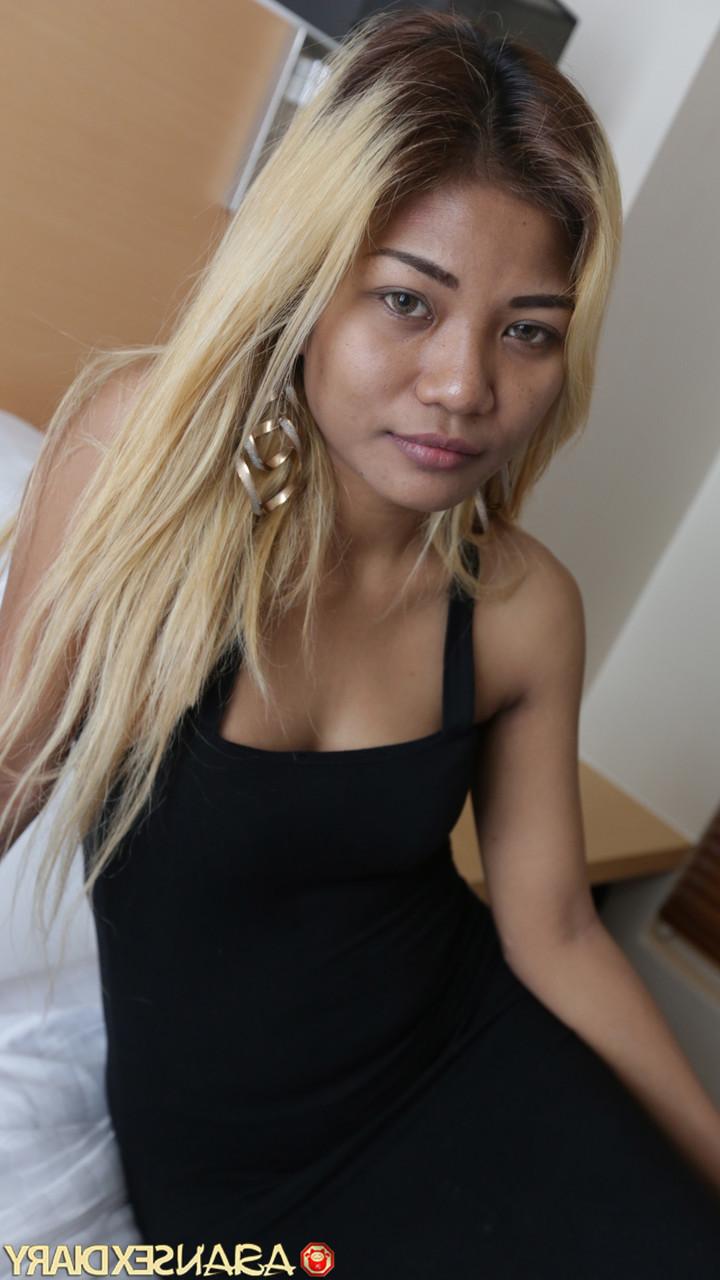 20P Beautiful Asian babe Peong enjoys some POV doggystyle sex in a hotel room