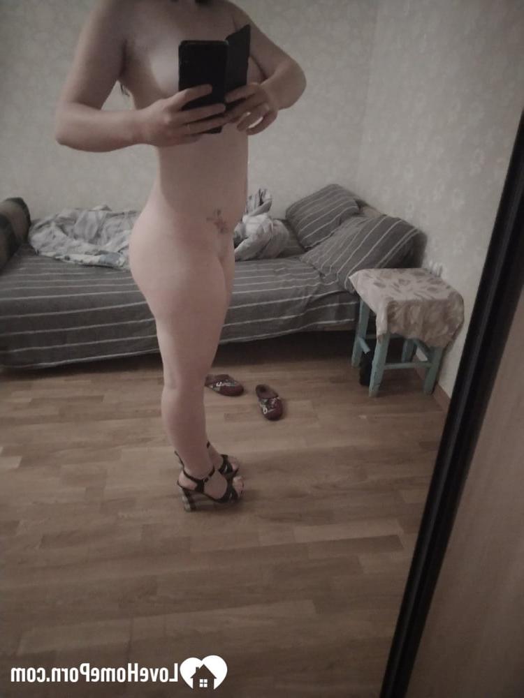 20P Belleza amateur se toma selfies de su cuerpo sexy en su compilación en solitario
