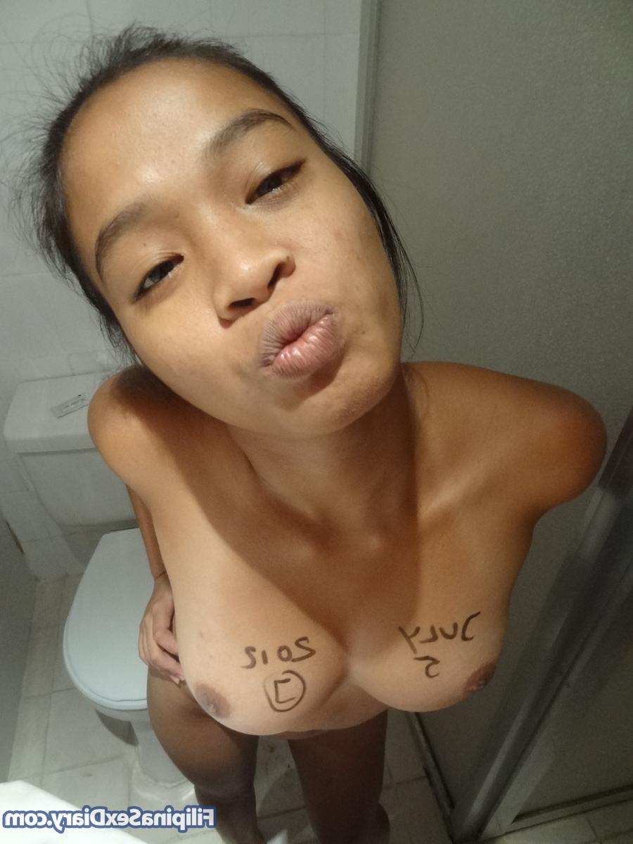 20P Linda mãe asiática com peitos grandes Shakira de joelhos sendo fodida doggystyle