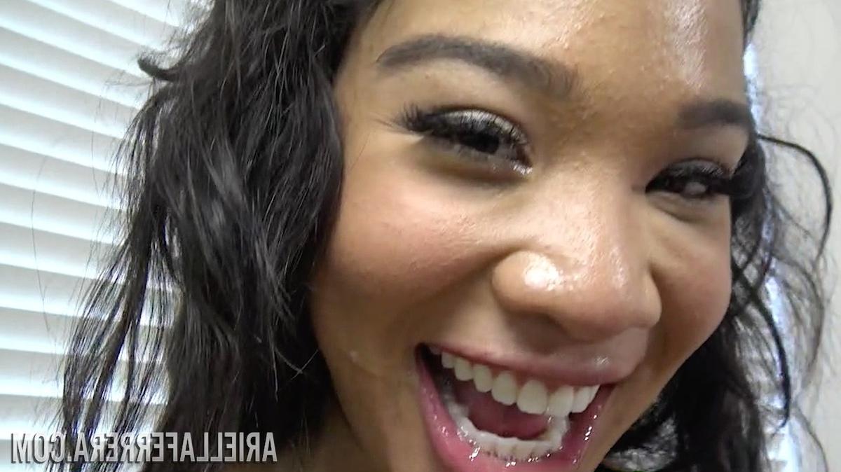 15P Menina asiática tatuada chupa um pau duro durante a ação POV
