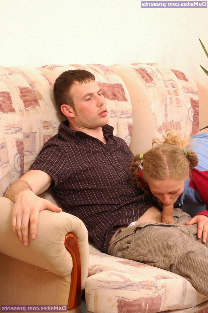 20P Carrie, une jeune à queue de cochon, profite du sexe hardcore avec son beau-père bien doté.