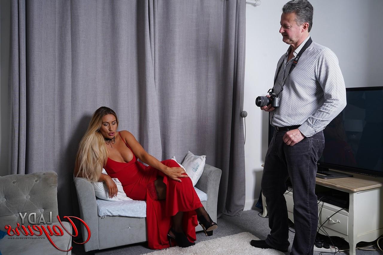 20P MILF Jessy Ruth unveils her stockings & panties & watches a guy masturbate