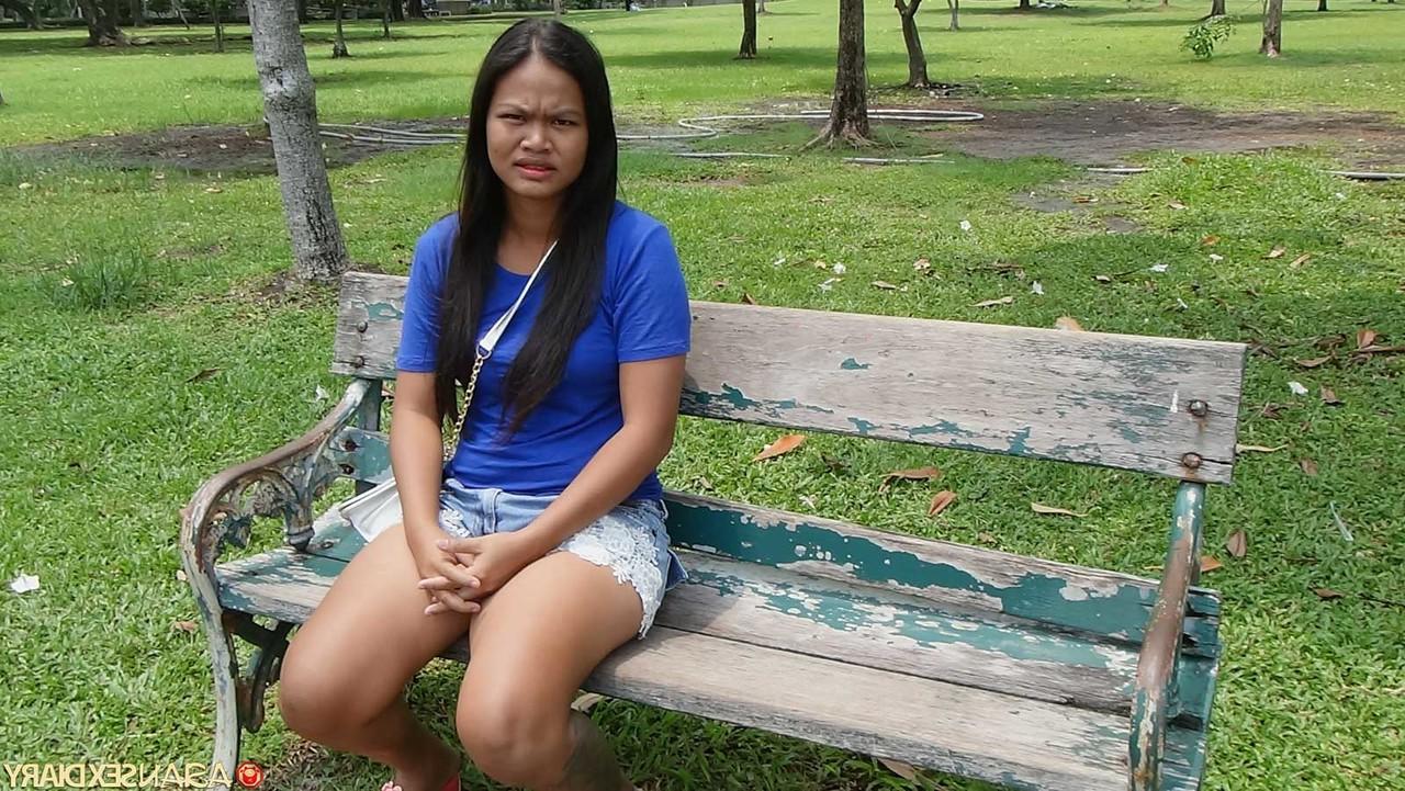 20P A amadora asiática suja Oam E expõe sua bunda grande e é atingida no ponto de vista