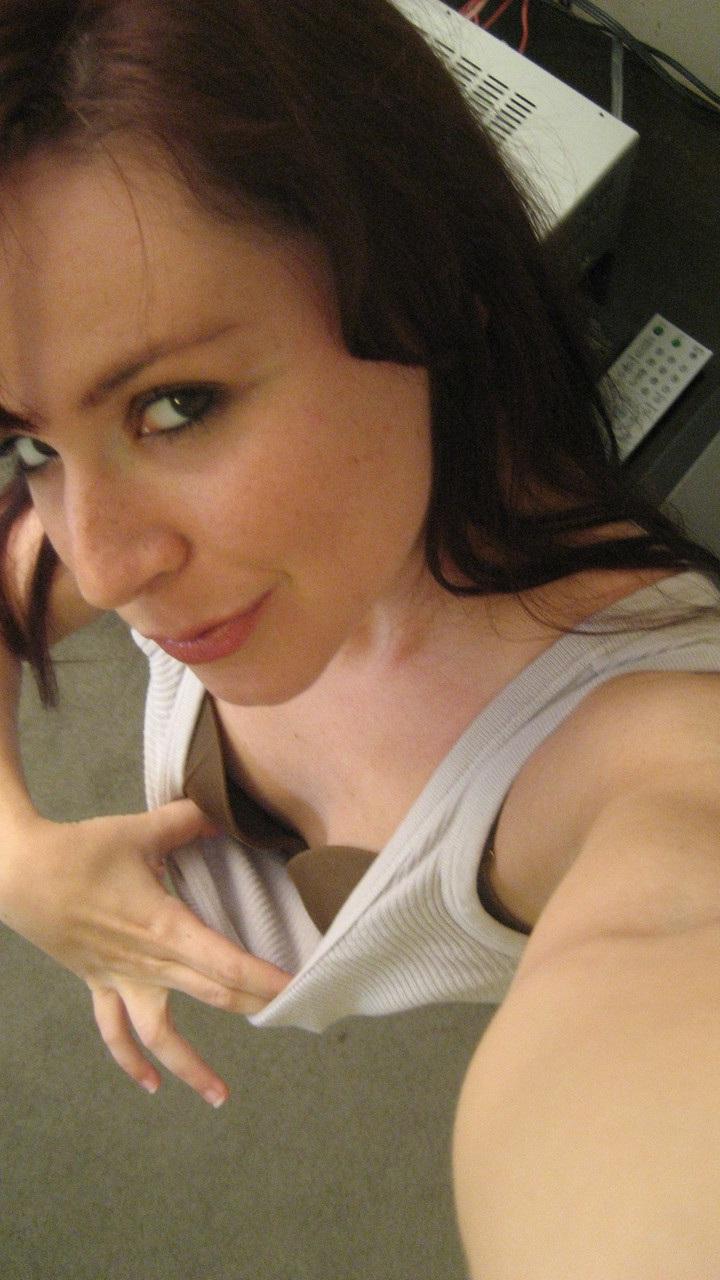 20P Amateur ginger Jaimee Saunders grabs her boobs & shows her trimmed pussy