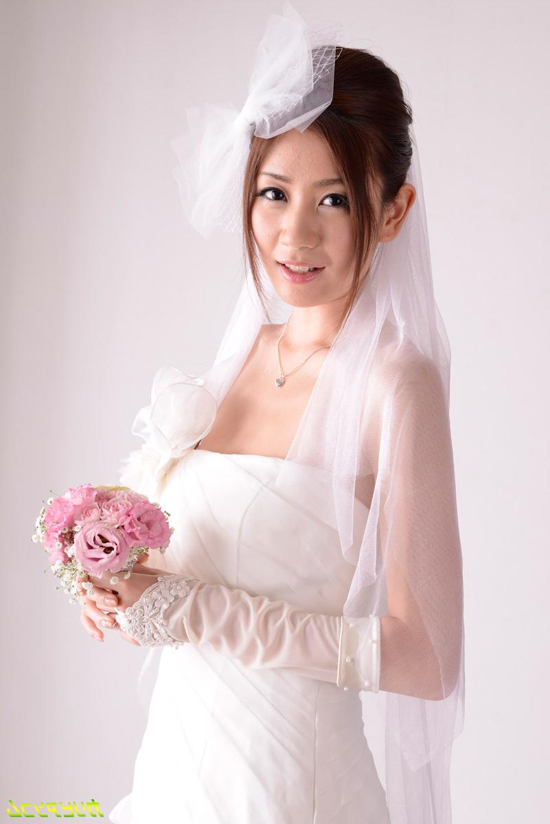 20P Das frisch verheiratete japanische Luder Kaori Maeda lässt sich grob in den Busch penetrieren
