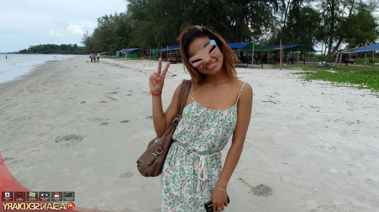 15P Une cambodgienne aux gros seins a des relations sexuelles en POV avec un touriste sexuel