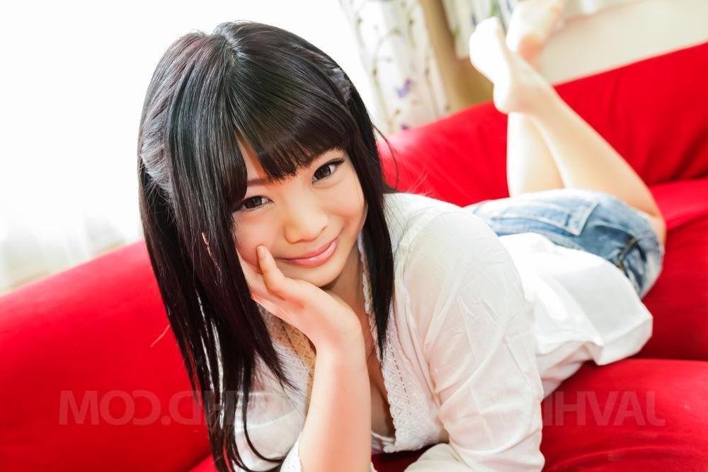16P La adorable japonesa Moka Minaduki se mete dos pollas al mismo tiempo