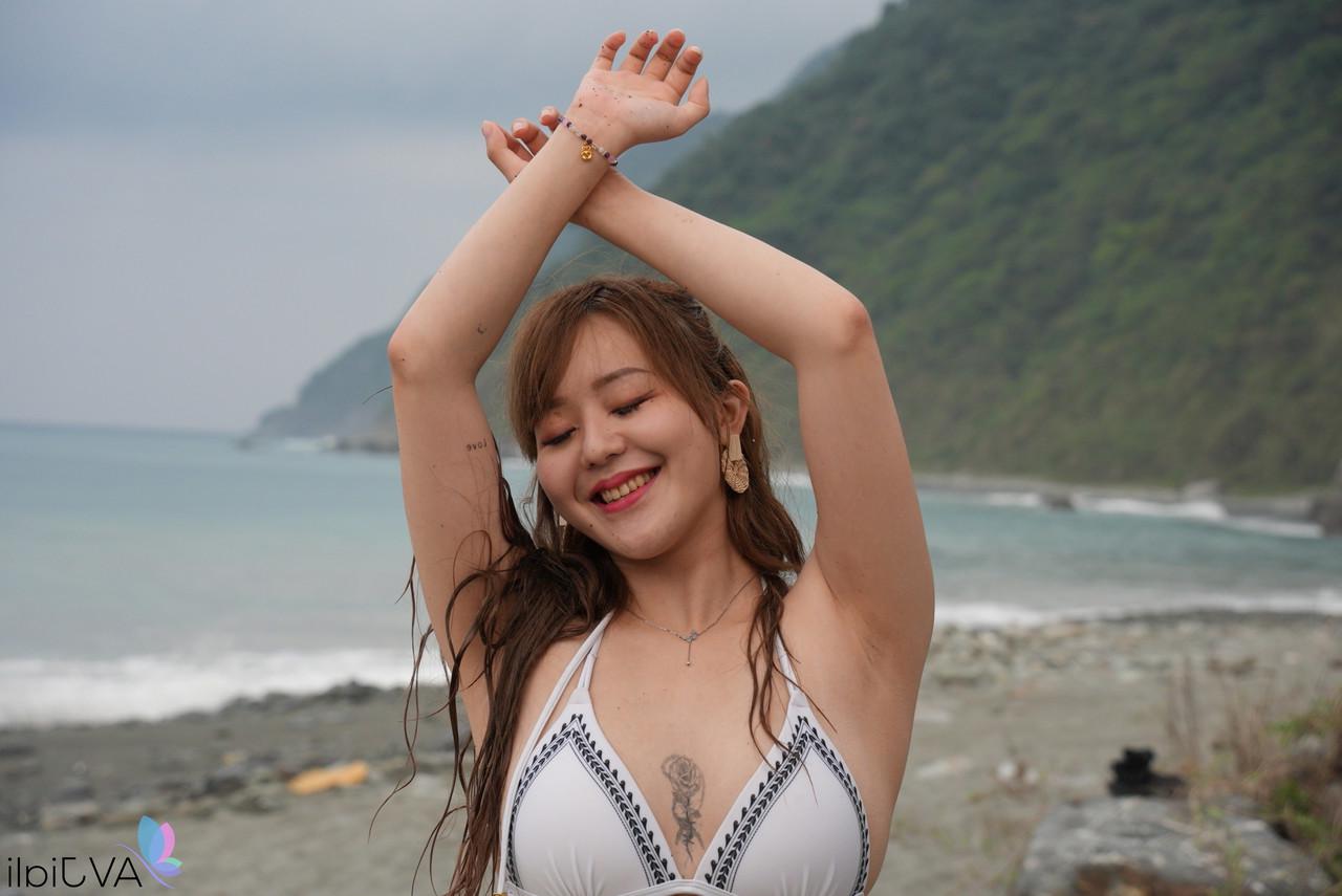 20P Kinky Chinese babe Han Nixi gets her twat rammed after a day on the beach