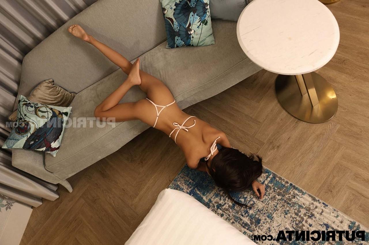 20P Gatinha linda mostra seu corpo perfeito usando lingerie sexy