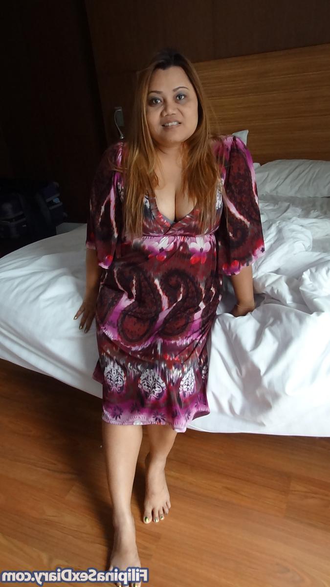 18P Chubby Asian MILF Nam on her knees getting fucked hard doggystyle