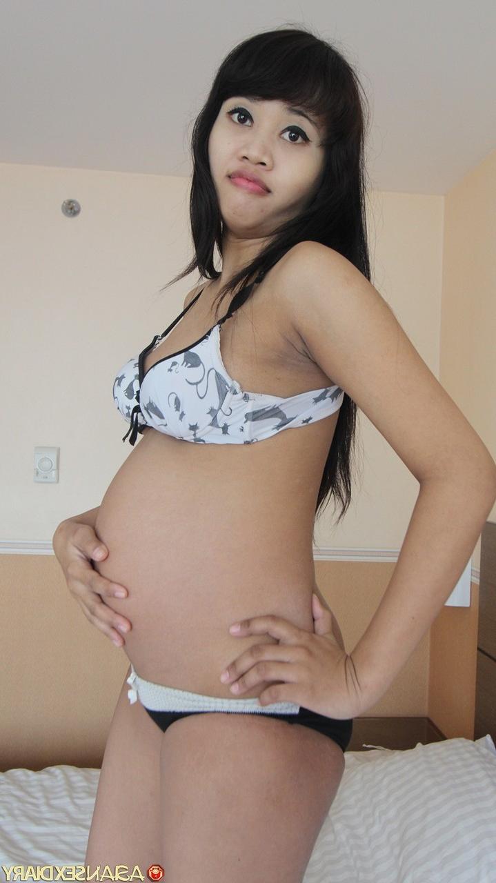 20P La asiática embarazada Anita es follada por un extraño en una sesión POV caliente