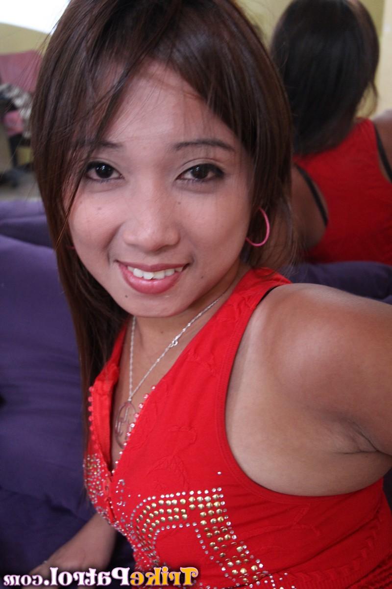 15P Pequeña filipina con una cara bonita hace su estreno como modelo desnuda
