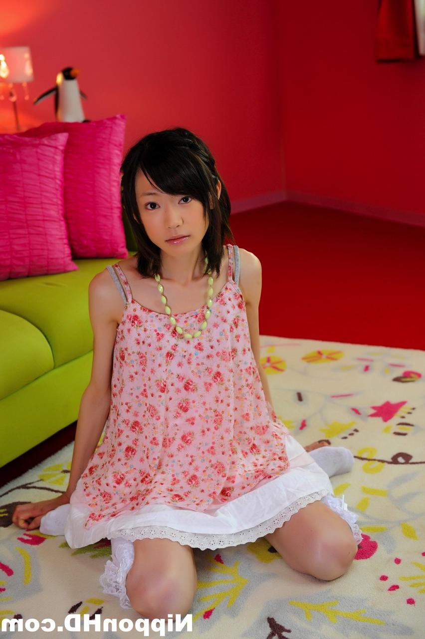 12P Pequena menina japonesa com um rosto bonito modelos não nuas em meias até os joelhos