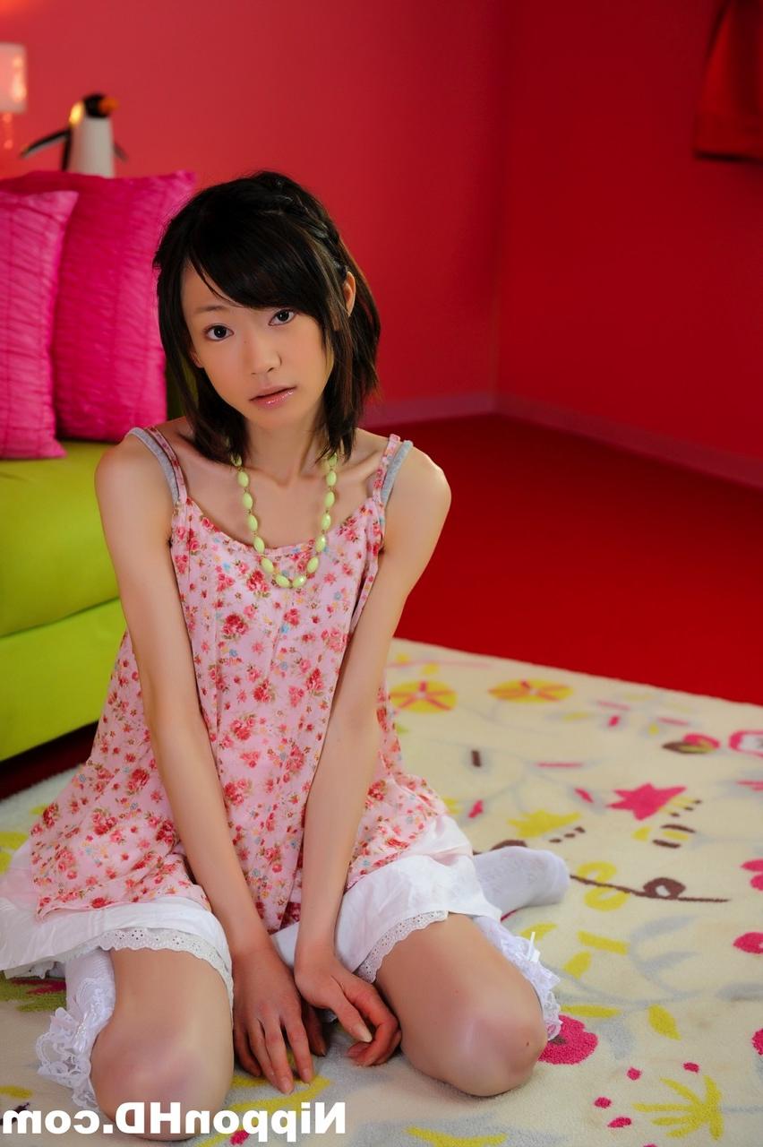 12P Pequena menina japonesa com um rosto bonito modelos não nuas em meias até os joelhos