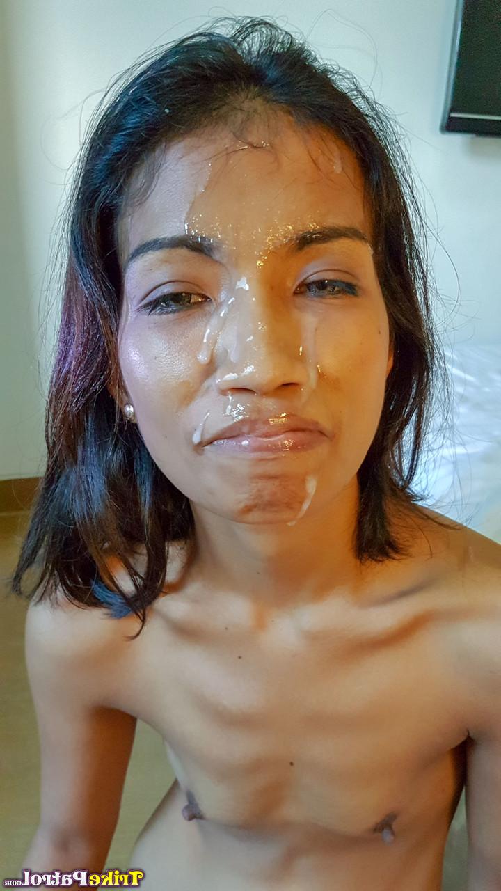 20P La madre filipina Jane Abalos muestra su chocho peludo de cerca y recibe un enorme facial