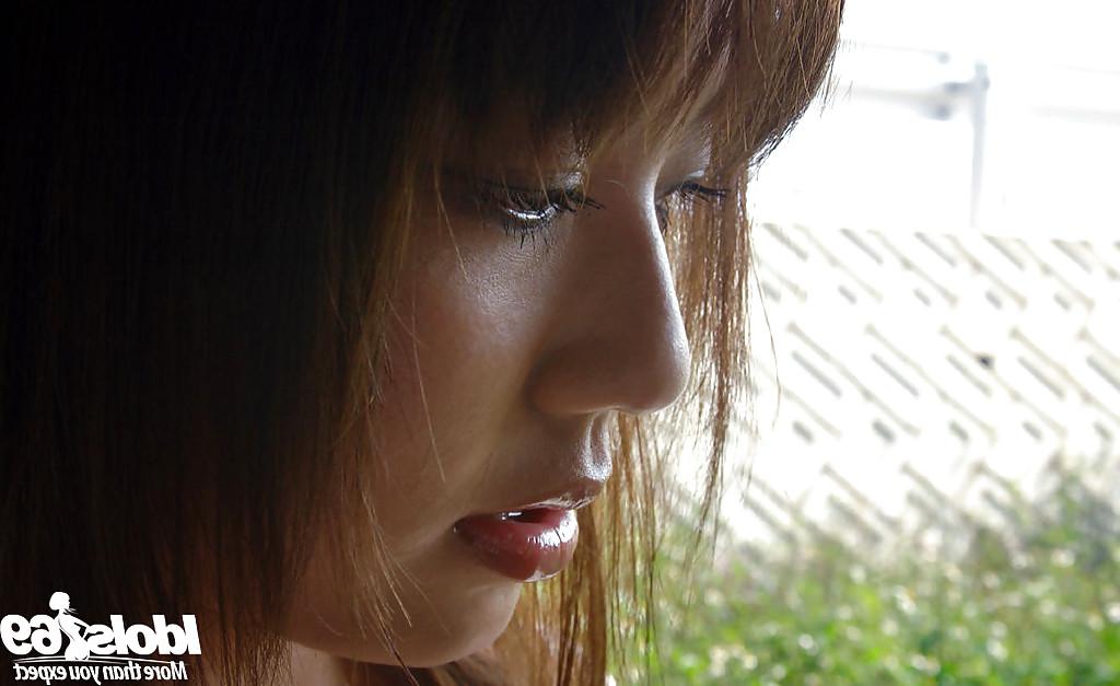 16P Petite asian babe Chikaho Ito descobrindo suas curvas tentadoras
