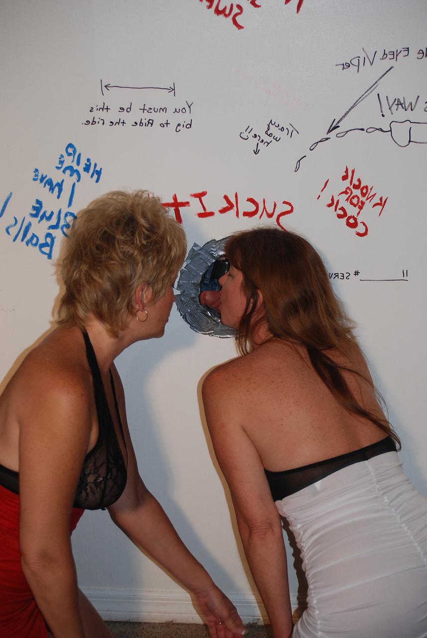 20P Mature sluts Dee & Tracy Lick share their lover's hard dick in a 3some