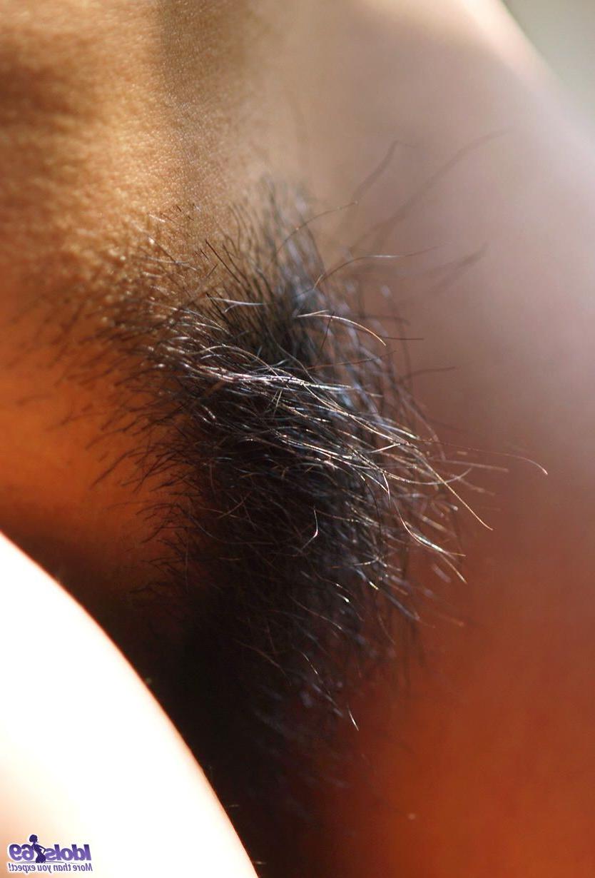 16P A modelo japonesa Saki Ninomiya expõe seu arbusto peludo após uma visita ao mercado