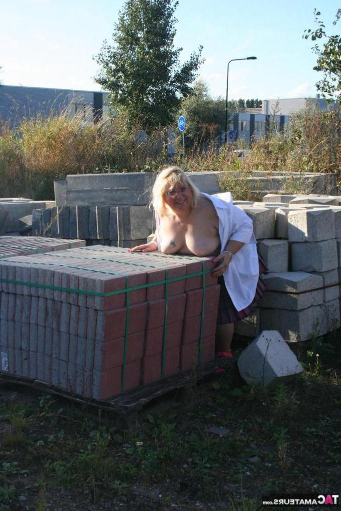 20P Жиробасина Лексикаммингс прокатилась с выставленными сиськами после того, как показала свою огромную задницу