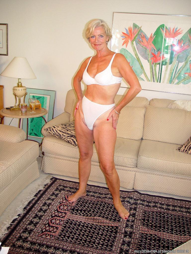 20P Smiley granny Justine getting rid of her clothes & showing her big tits & ass