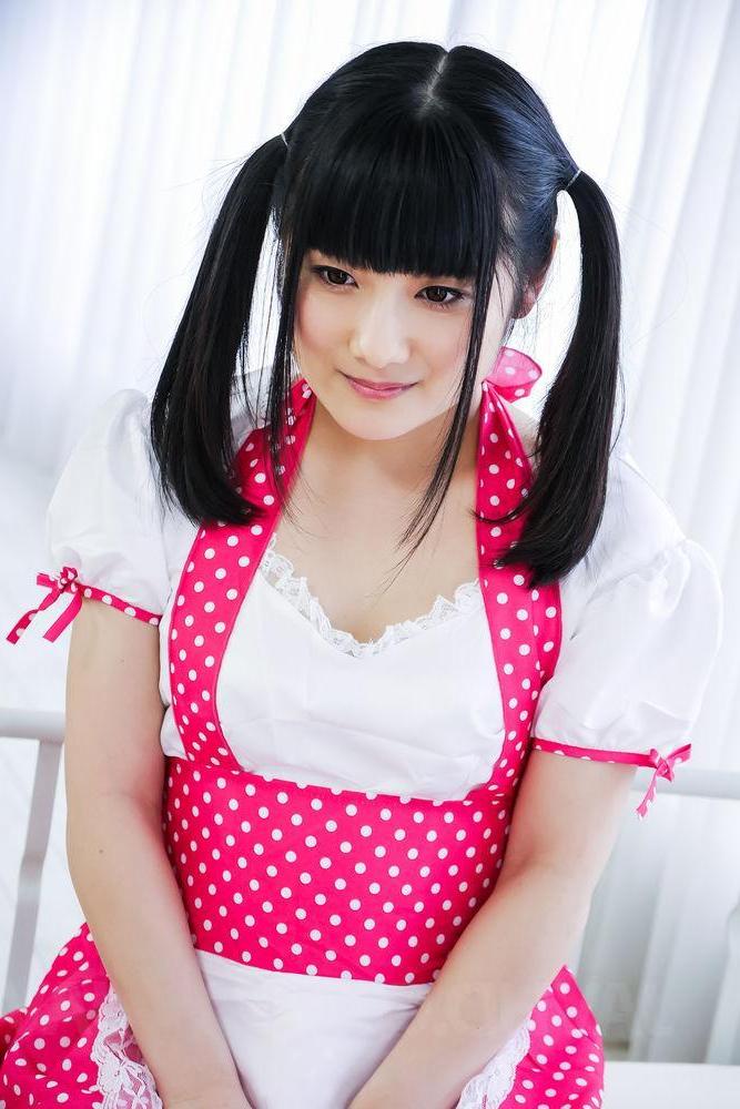 16P La mignonne japonaise An Koshi crache du sperme après avoir fait une pipe léchant le cul