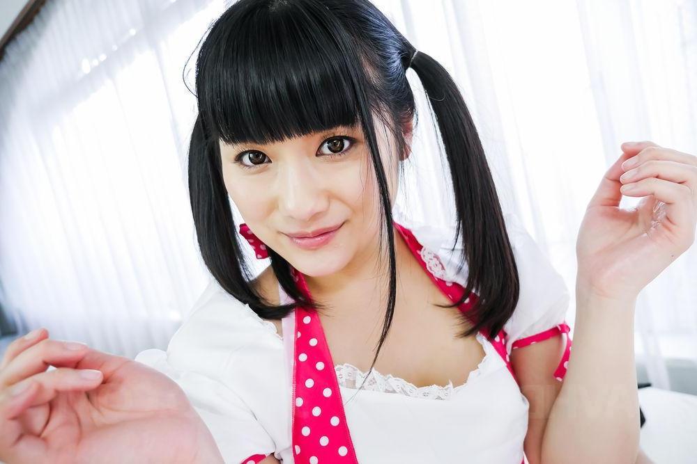 16P La mignonne japonaise An Koshi crache du sperme après avoir fait une pipe léchant le cul