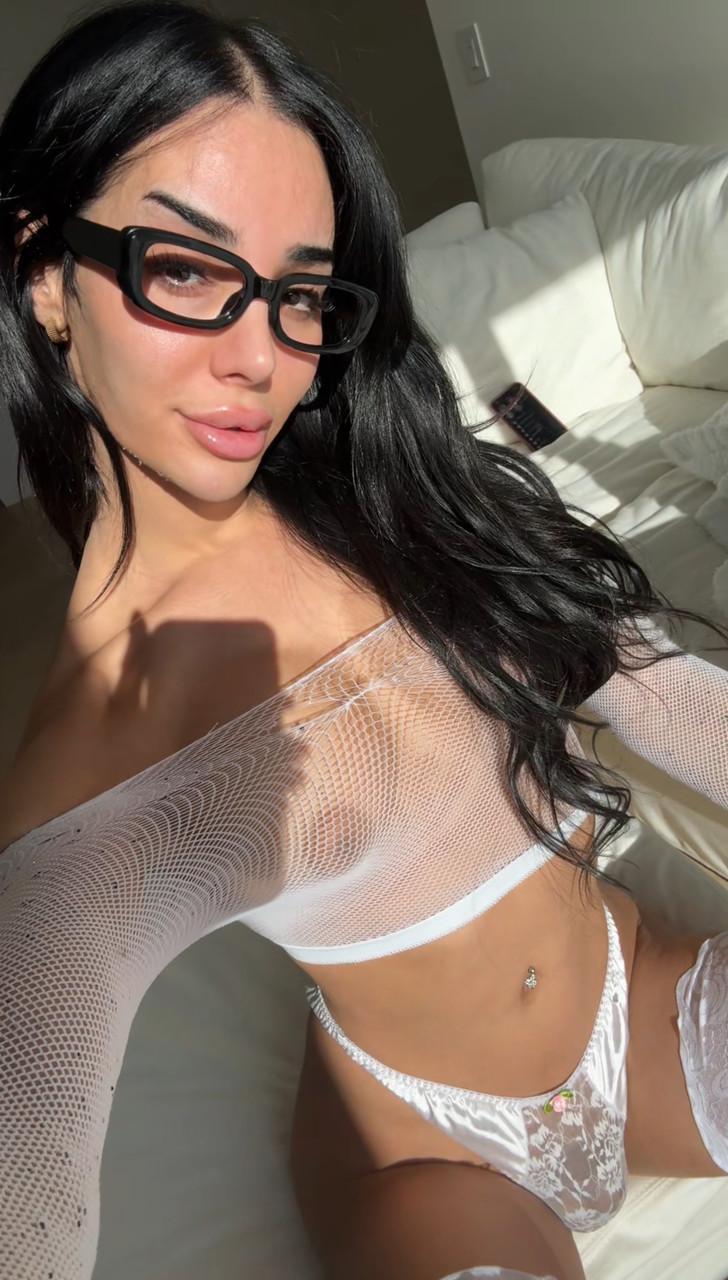 15P OnlyFans shemale hottie Exoticc Baby VIP poses in her sexy lingerie
