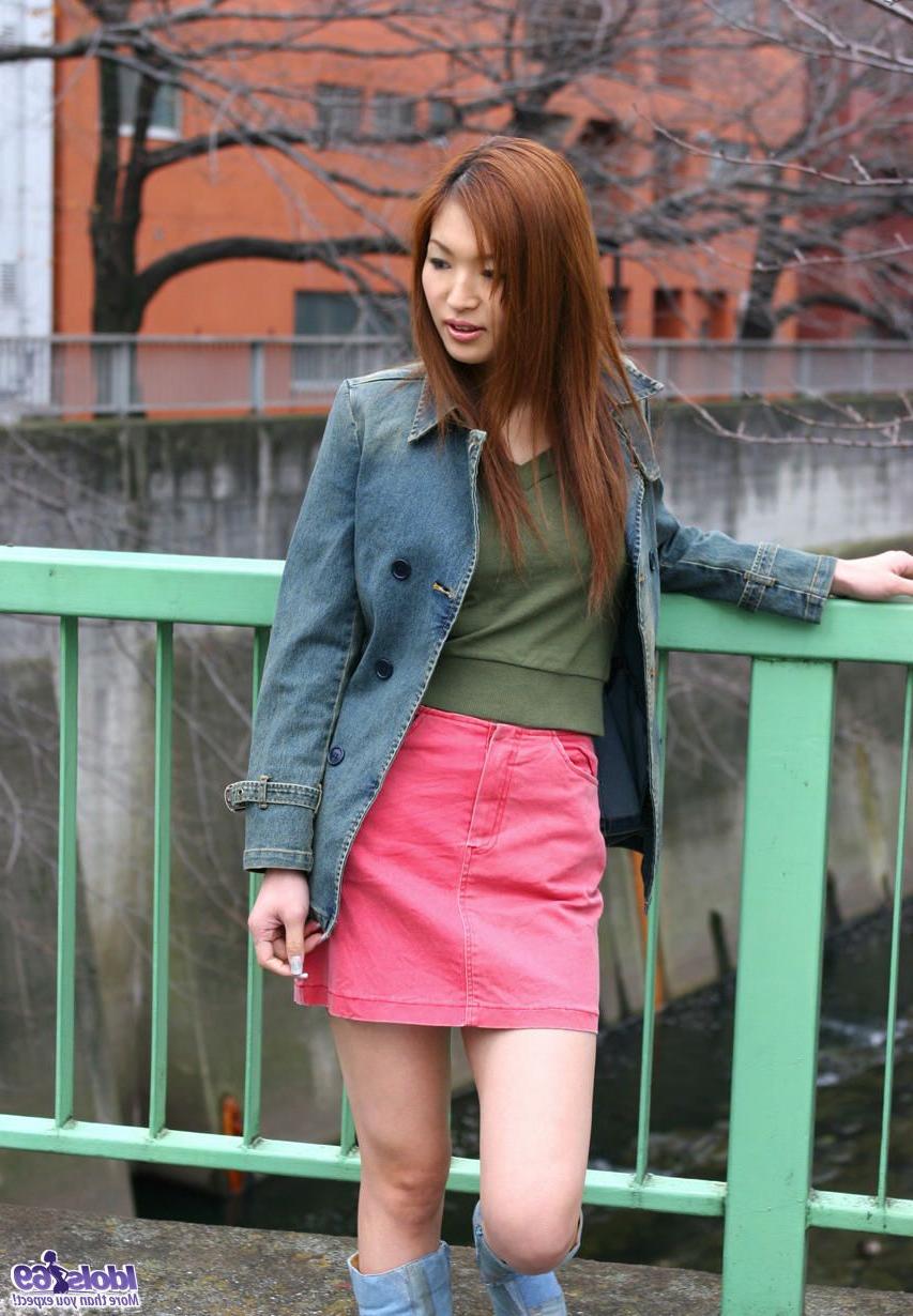 16P Japanese redhead Mai Hanano gets butt naked on top of her bed