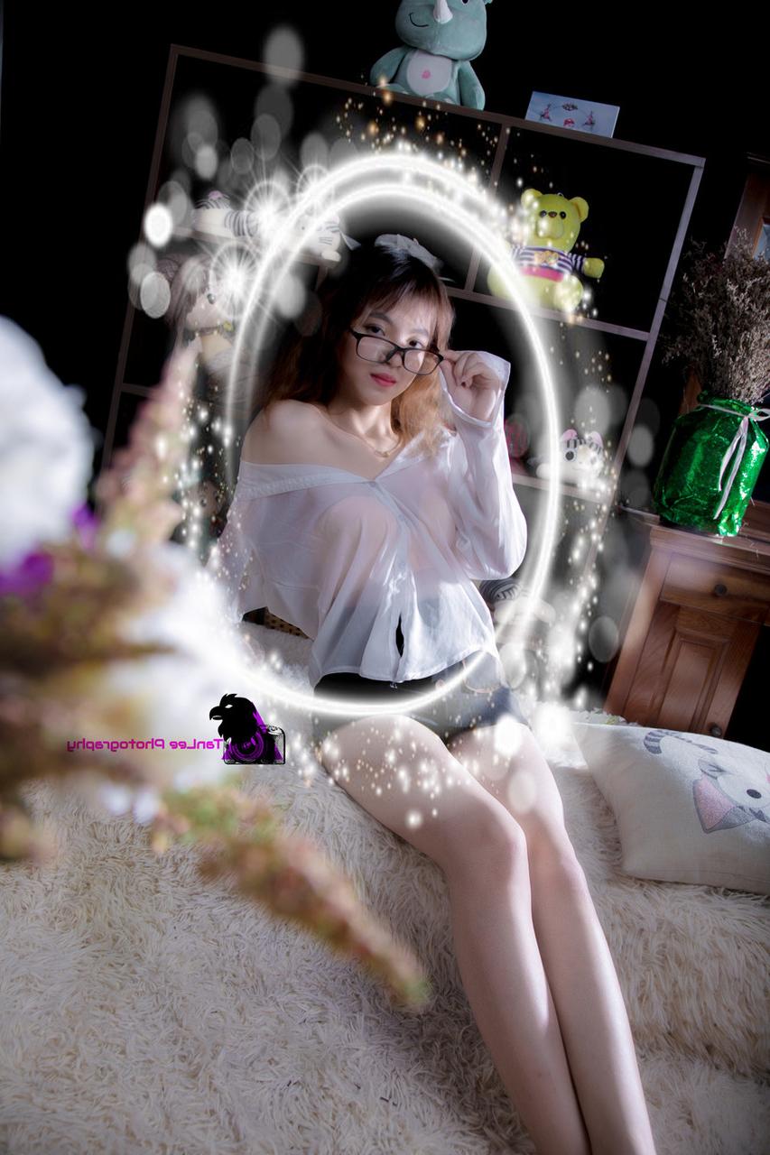 20P Adolescente asiática sexy posa em lingerie preta gostosa e calcinha branca em seu quarto