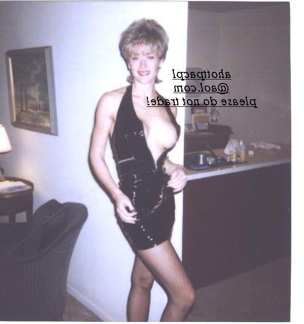18P Milf amateur tetona tracy lick se quita el vestido de látex y abre su vagina