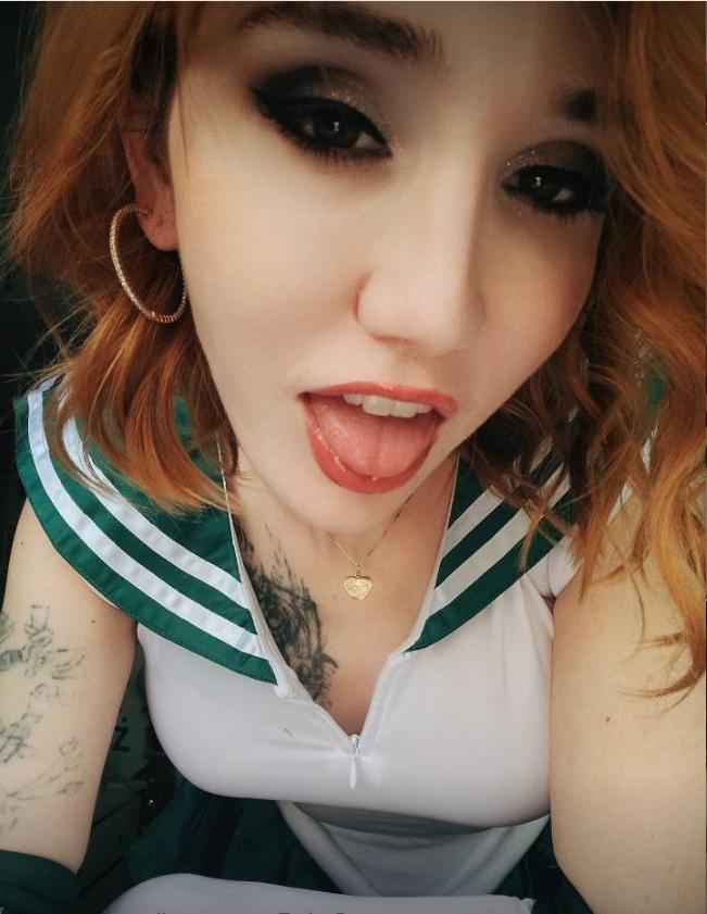 15P OnlyFans travesti Lena Moon Xo fica safada em sua compilação solo