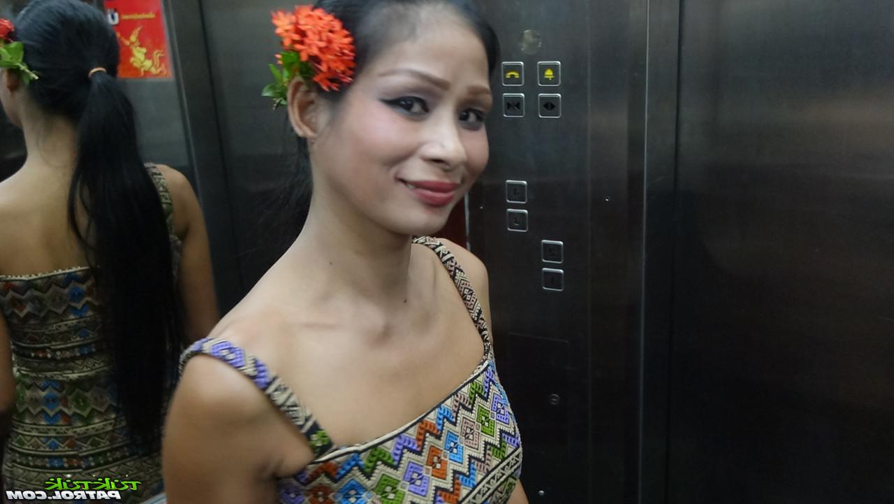 20P Die süße philippinische Mutter Sook wird beim ersten Date von einem Fremden gefickt