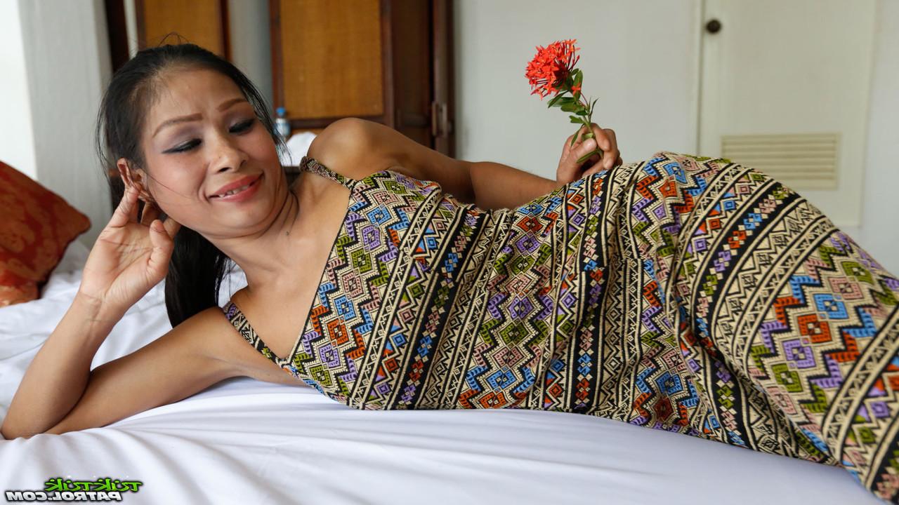 20P Die süße philippinische Mutter Sook wird beim ersten Date von einem Fremden gefickt